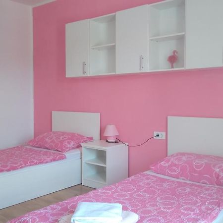 Apartmani "Lorenzo" Novalja Exterior photo