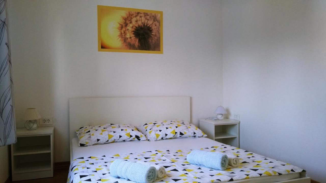 Apartmani "Lorenzo" Novalja Exterior photo