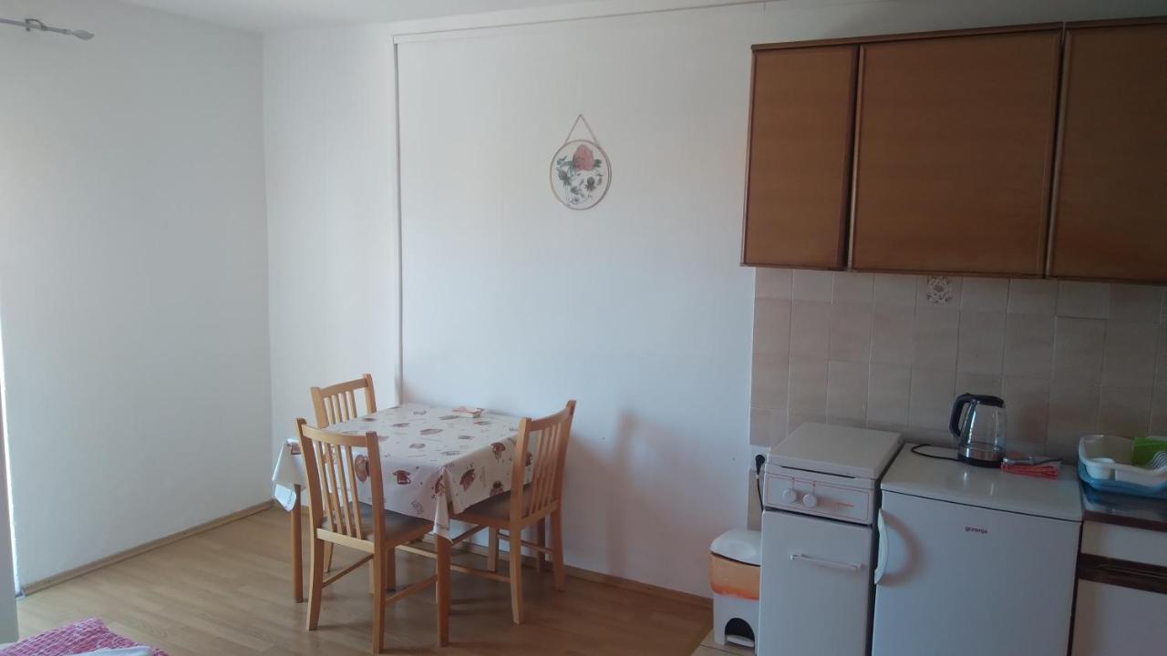 Apartmani "Lorenzo" Novalja Exterior photo