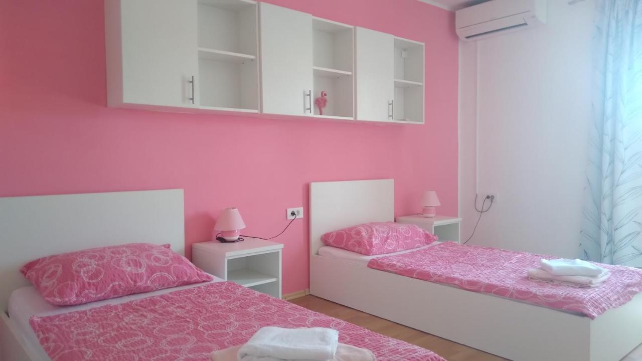 Apartmani "Lorenzo" Novalja Exterior photo
