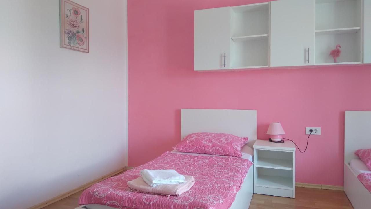Apartmani "Lorenzo" Novalja Exterior photo