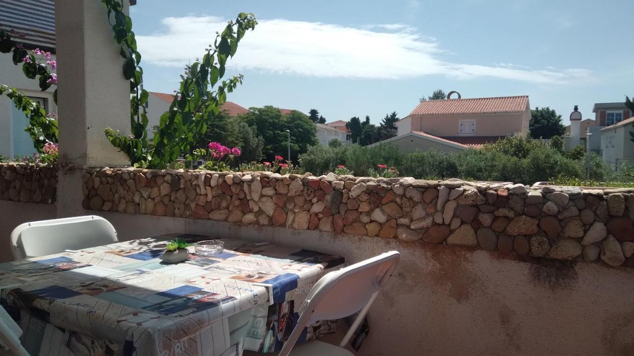 Apartmani "Lorenzo" Novalja Exterior photo