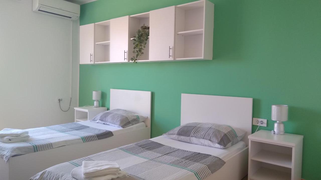 Apartmani "Lorenzo" Novalja Exterior photo