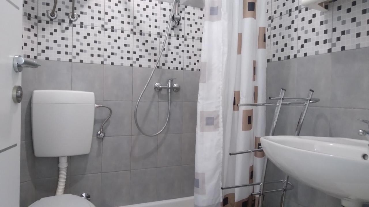 Apartmani "Lorenzo" Novalja Exterior photo