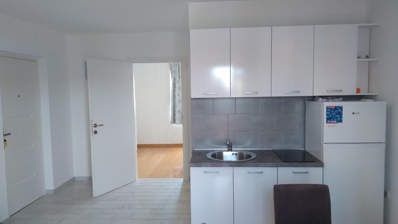 Apartmani "Lorenzo" Novalja Exterior photo