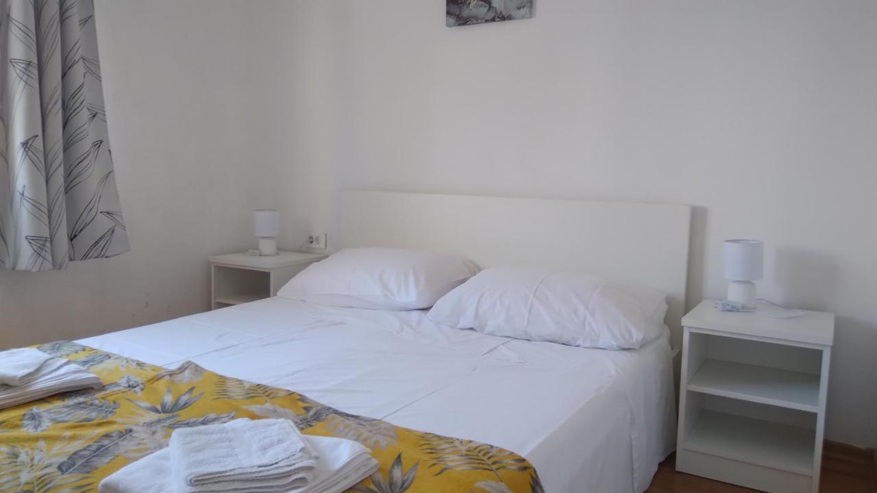 Apartmani "Lorenzo" Novalja Exterior photo