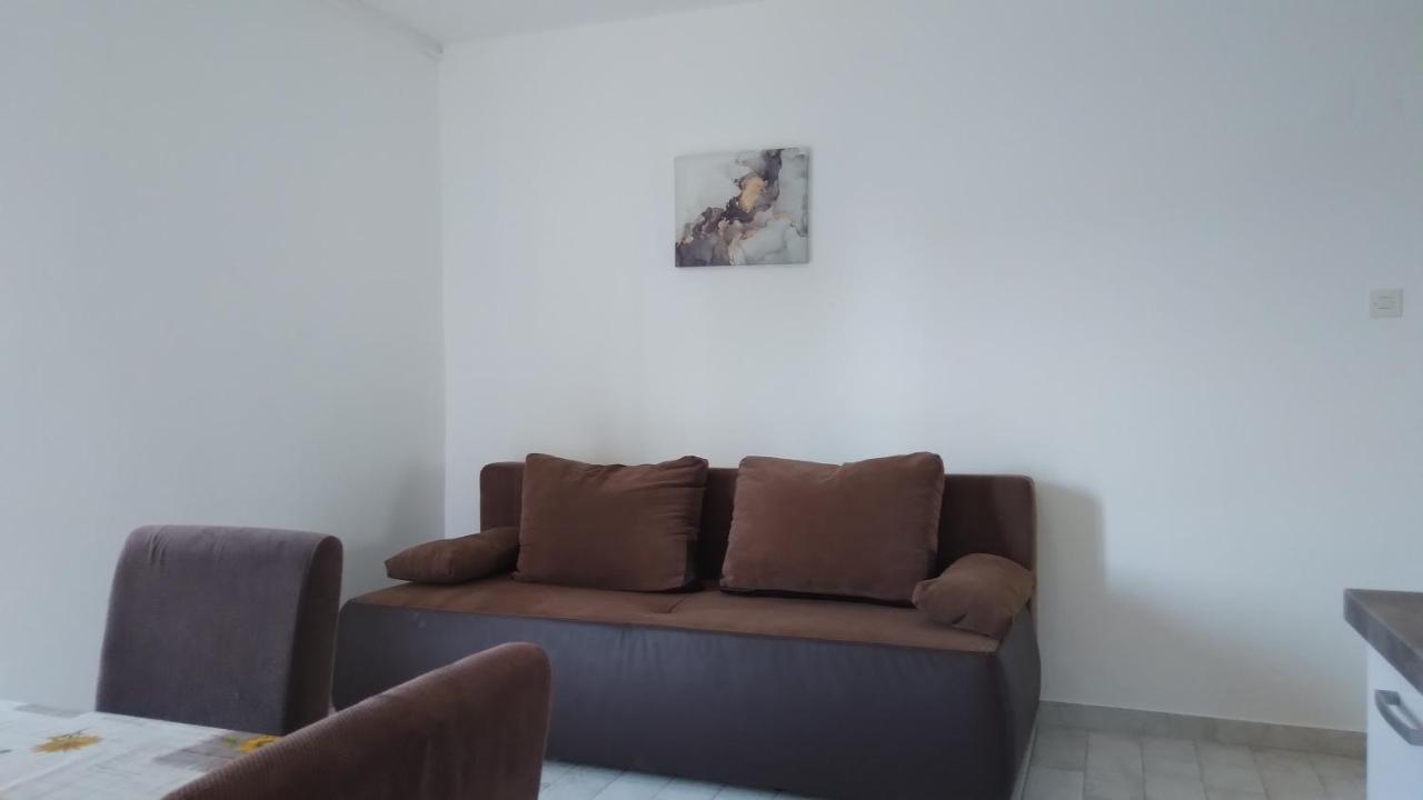 Apartmani "Lorenzo" Novalja Exterior photo