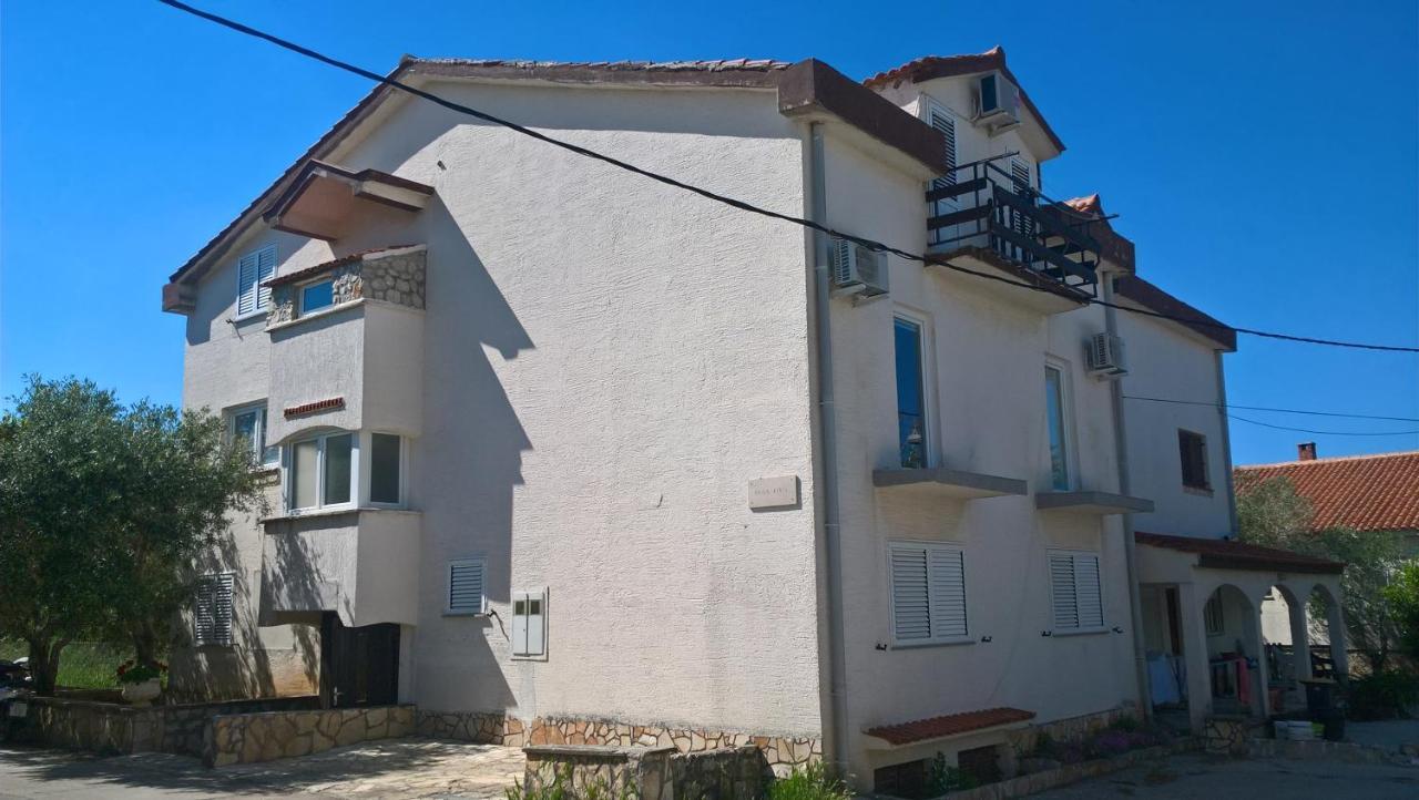 Apartmani "Lorenzo" Novalja Exterior photo